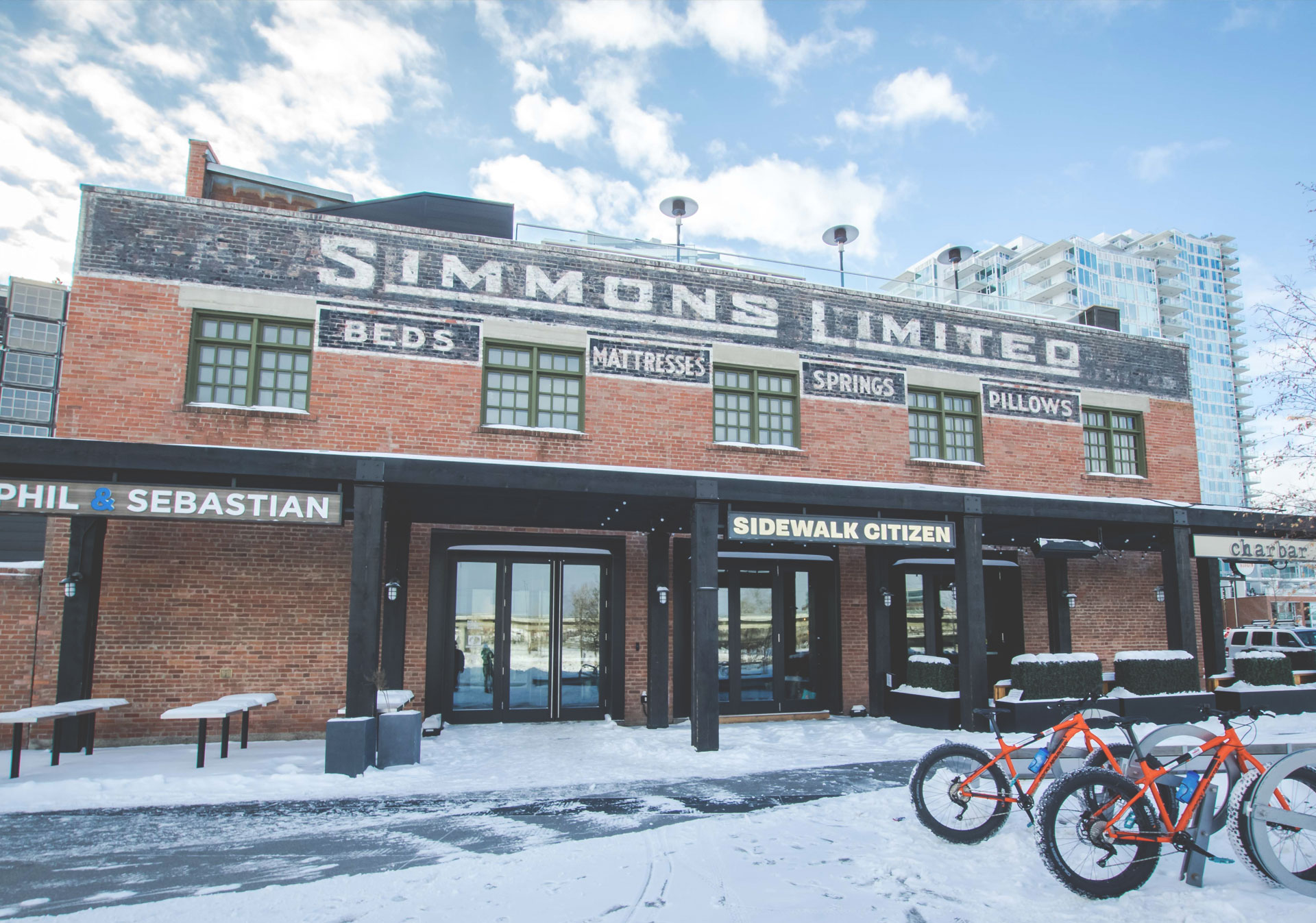 The Simmons Building along the River Walk features great food and drinks for a pit stop