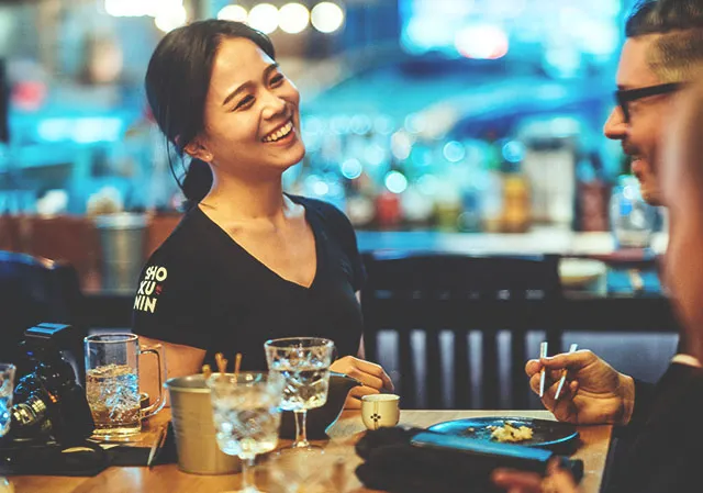 Server and diners at Shokunin