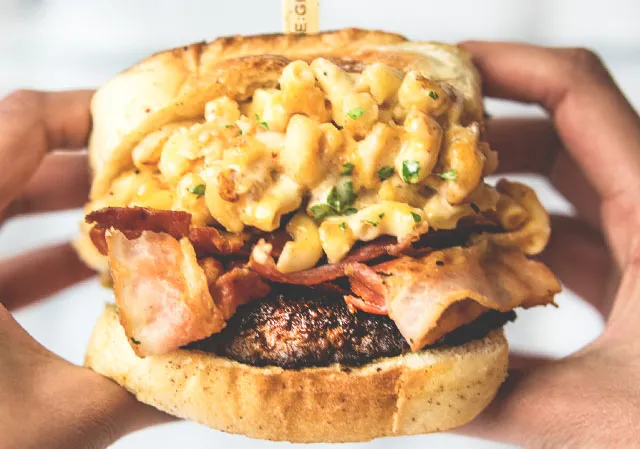 Mac &amp; Cheese Addiction! Burger from RE:GRUB